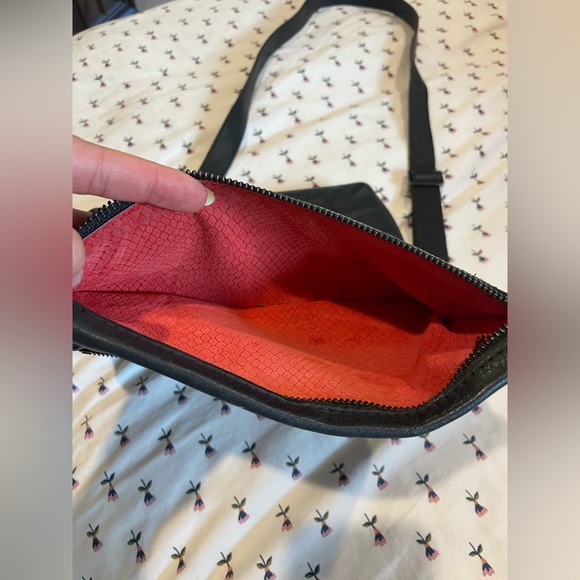 Hammitt Black Leather Fold Over Top Crossbody Purse - Picture 4 of 6